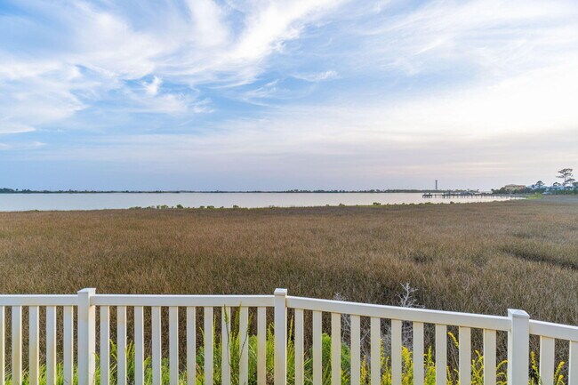 Building Photo - 742 Saltair Ln