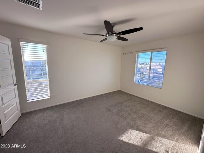 Building Photo - 1250 Abbey Ln