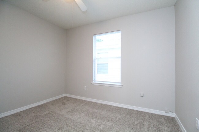 Building Photo - 3 Bedroom, 2 Bath Patio Home with Garage &...