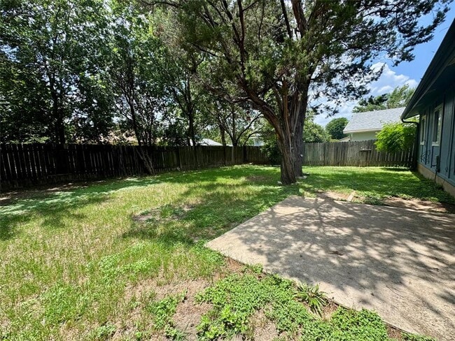 Building Photo - 1213 Kenyon Dr