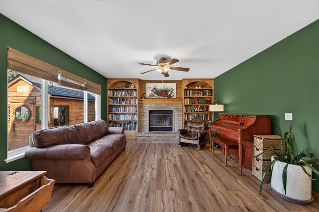 Building Photo - Available Immediately! Beautiful home in the Fairfax and Briargate neighborhood!