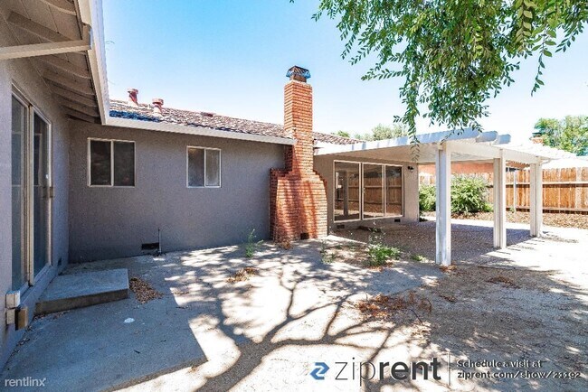 Building Photo - 4 br, 2 bath House - 5200 Elbert Way, Sacr...