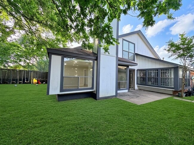 Building Photo - 13535 Gaby Virbo Dr