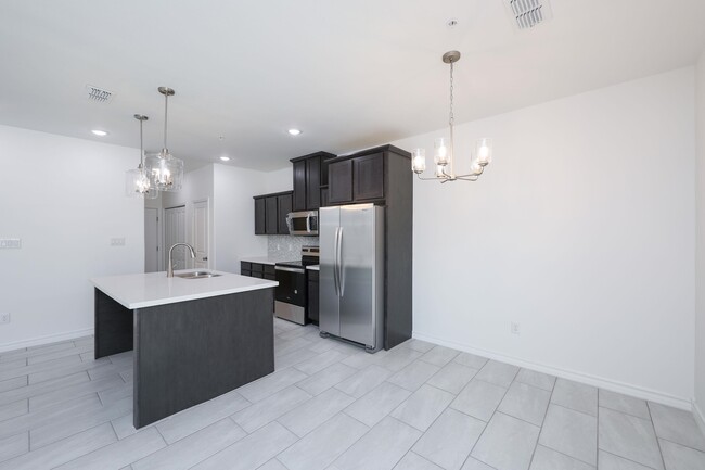Building Photo - 9921 Bijan Dr