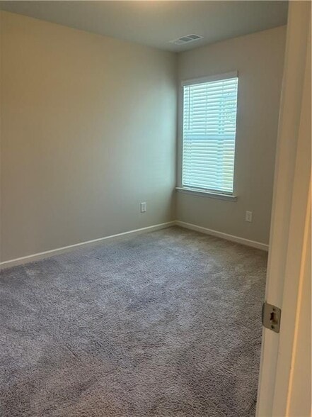 Building Photo - 400 Whitetail Cir