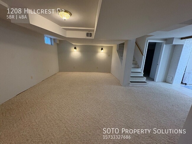 Building Photo - 1208 Hillcrest Dr