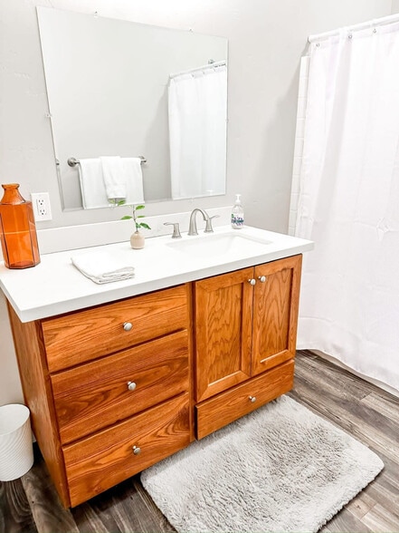 Building Photo - 1800 W Idaho St