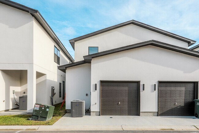 Building Photo - 8218 Casa Verde Rd