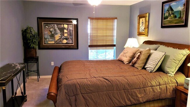 Building Photo - 8804 Manor Loop