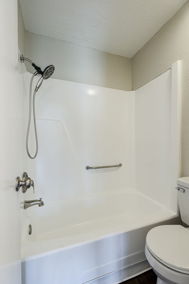 Building Photo - Home Like Living at Apartment Prices