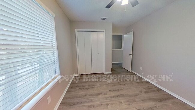 Building Photo - 2902 S Fielder Rd