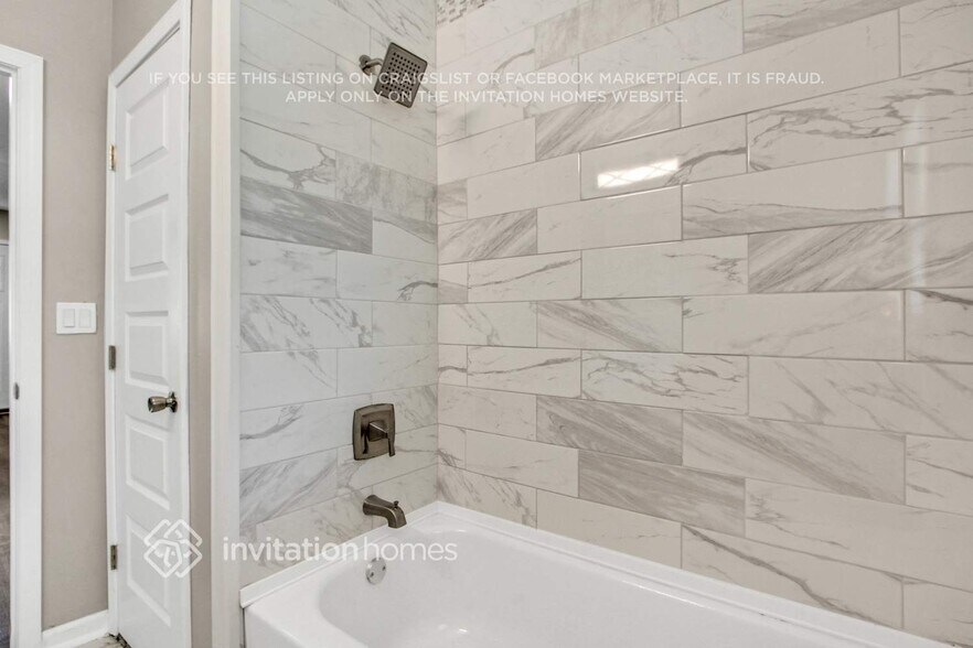 Building Photo - 2122 Holly Hill Dr