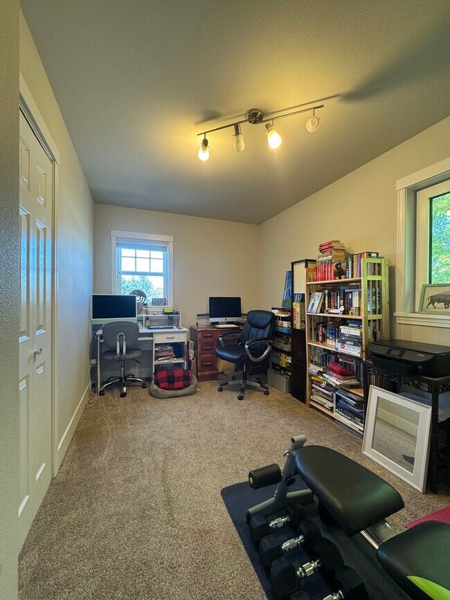 Building Photo - 3-Bed, 3-Bath Home for Lease w/ Rooftop De...