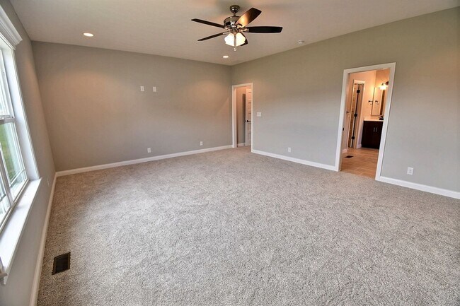 Building Photo - 5447 Crocus Dr