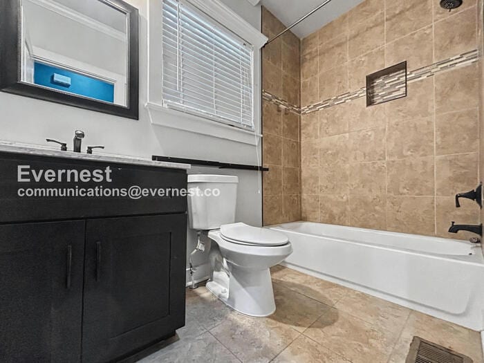 Building Photo - 1845 Vesta Ave