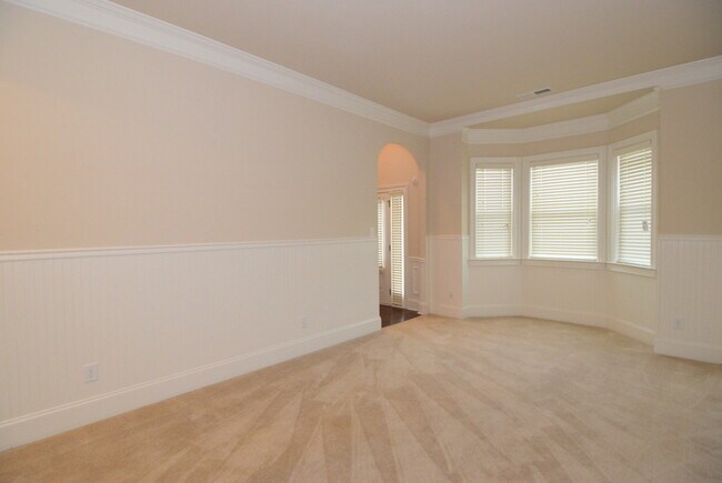 Building Photo - Huge 5 Bed/4 Bath Home Near Ft. Gordon