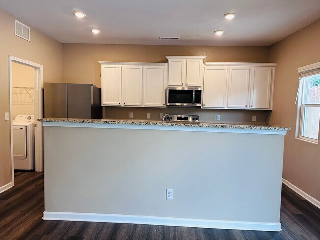 Building Photo - 912 Joselynn Drive