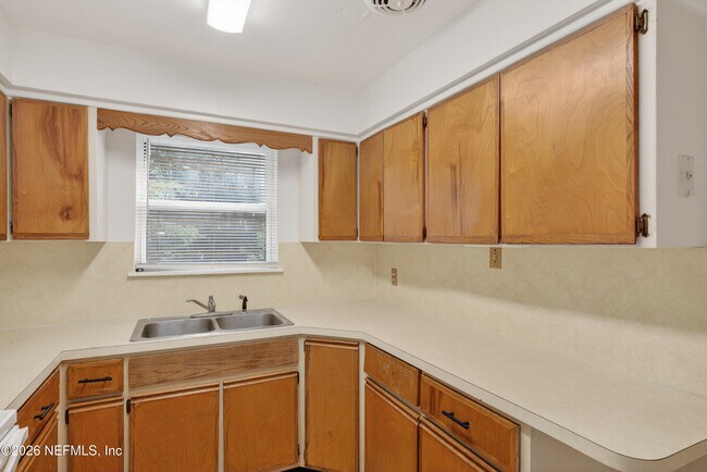 Building Photo - 7248 Stonehurst Rd N