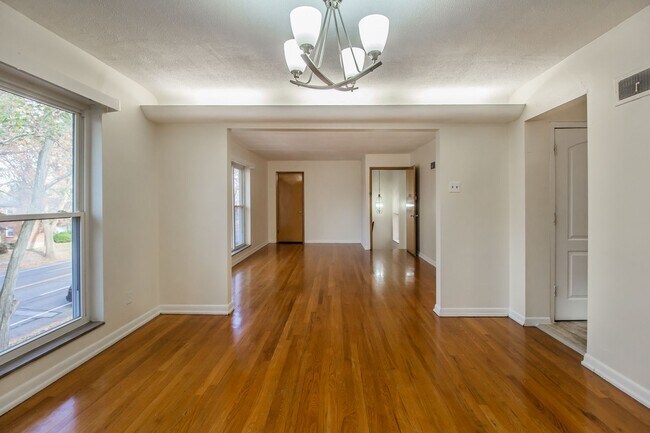 Building Photo - (852) 7434-36 Delmar