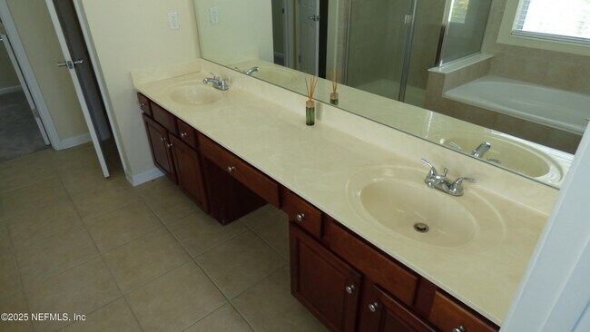 Building Photo - 3854 Silverpoint Ln
