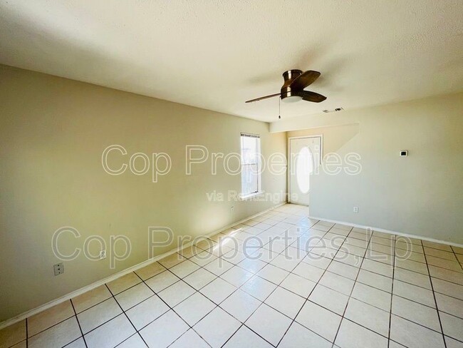 Building Photo - 6319 Waddesdon Wood