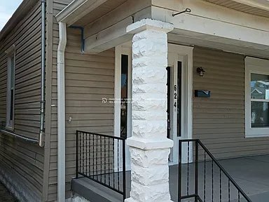 Building Photo - 624 S 38th St