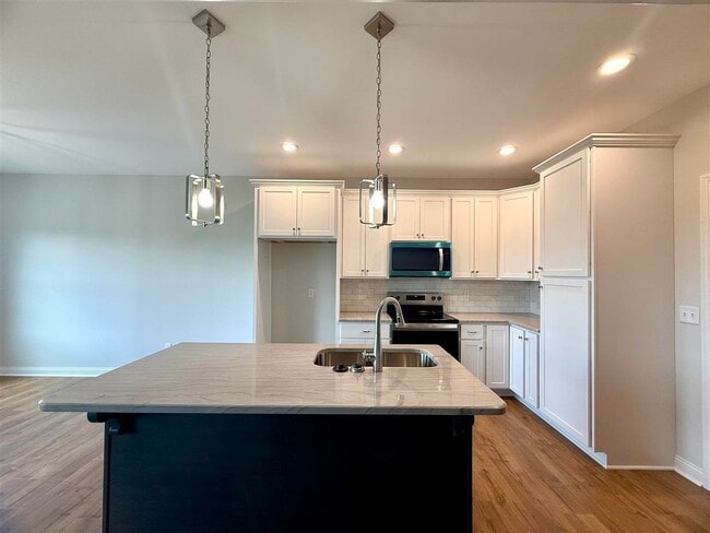 Building Photo - 5392 Peony Dr