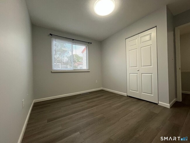 Building Photo - 221 Cottonwood Rd