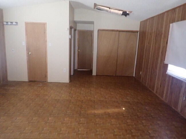 Building Photo - 4931 Maxwell Ave