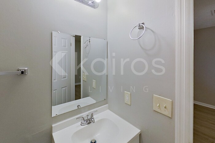 Building Photo - 8959 Ashwood Dr