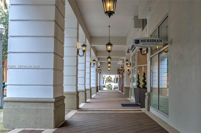 Building Photo - 10 Aragon Ave