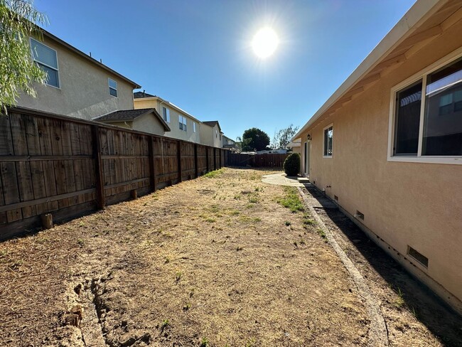 Building Photo - 2631 Dobbins Ln