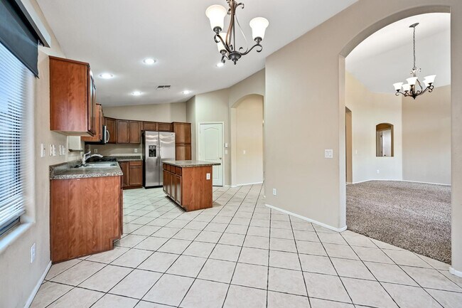 Building Photo - 8205 S 45th Ln