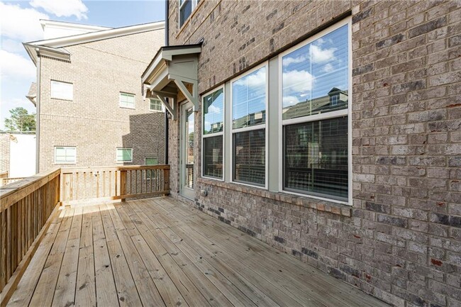 Building Photo - 5051 Pinckney Ln