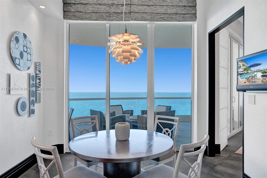Building Photo - 16047 Collins Ave