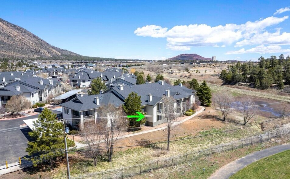 Building Photo - 4343 E Soliere Ave