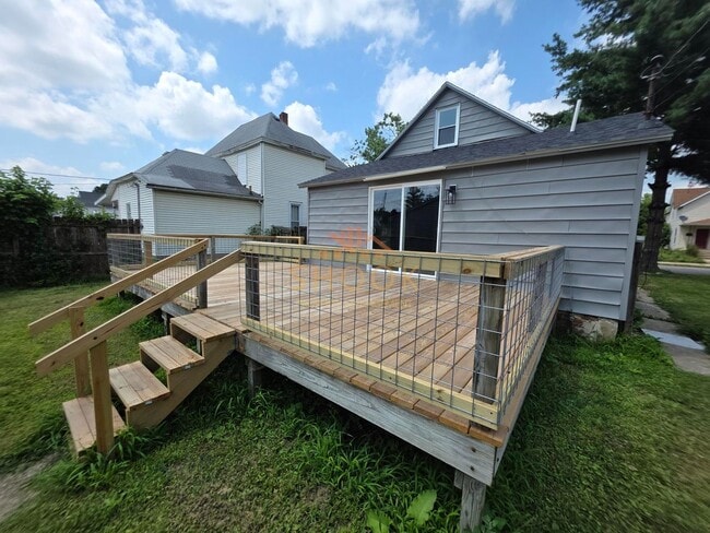 Building Photo - COMPLETELY RENOVATED 3 BR HOME