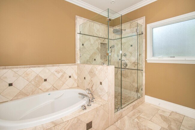 Building Photo - 446 Guadalupe Dr