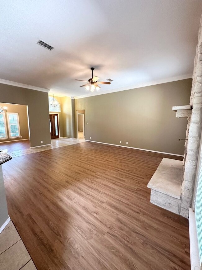 Building Photo - 4 Bed 3 Bath Ready to Rent ASAP!