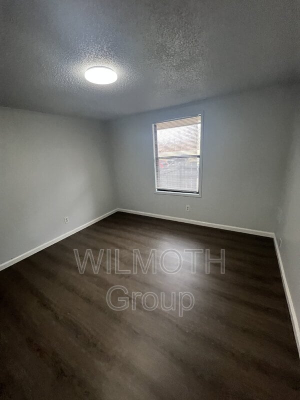 Building Photo - 2000 Indianapolis Rd