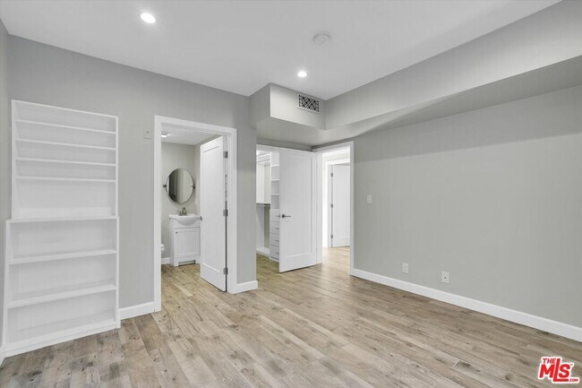 Building Photo - 842 11th St