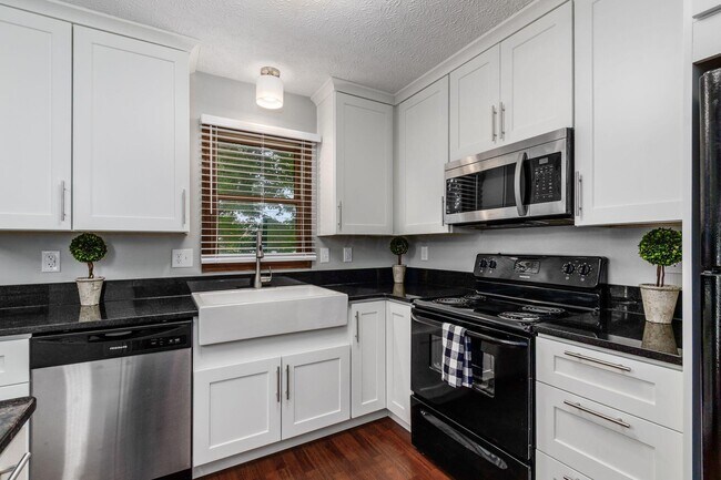 Building Photo - 5841 Elmbridge Ln