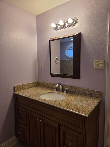 Bathroom - 4422 Walmsley Ave