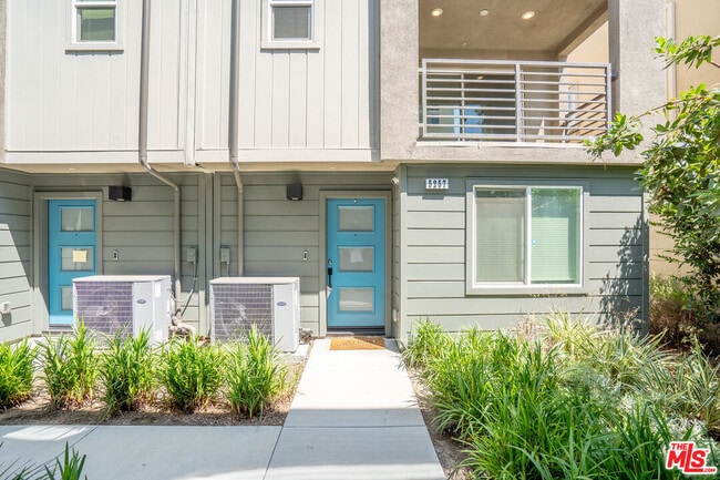 Building Photo - 5257 Bainbridge Pl