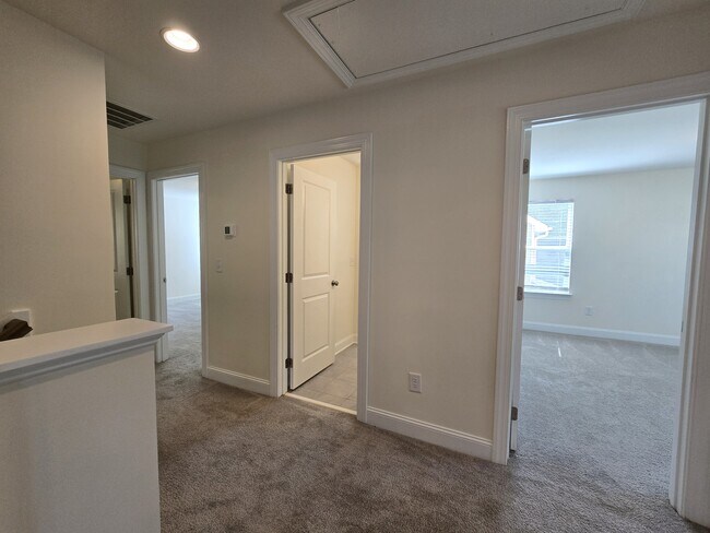 Building Photo - 421 Sailor Wy