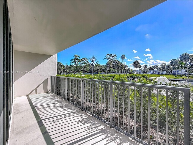 Building Photo - 1350 River Reach Dr