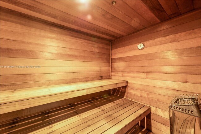 Building Photo - 800 Claughton Island Dr
