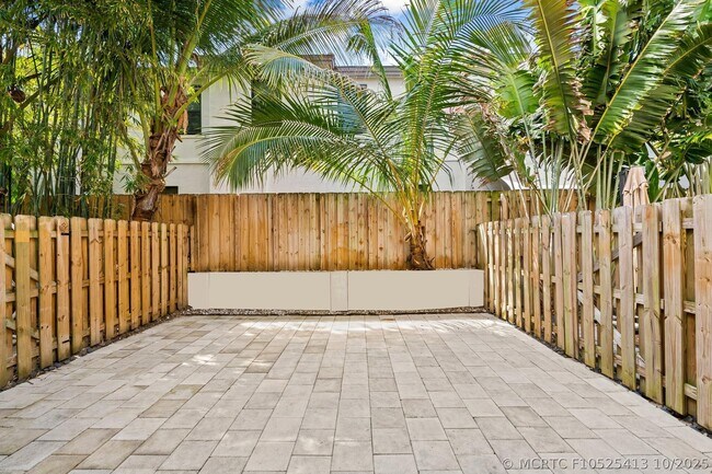 Building Photo - 515 SW 18th Ave