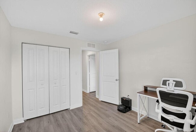 Building Photo - 6933 Harbours Edge Ave