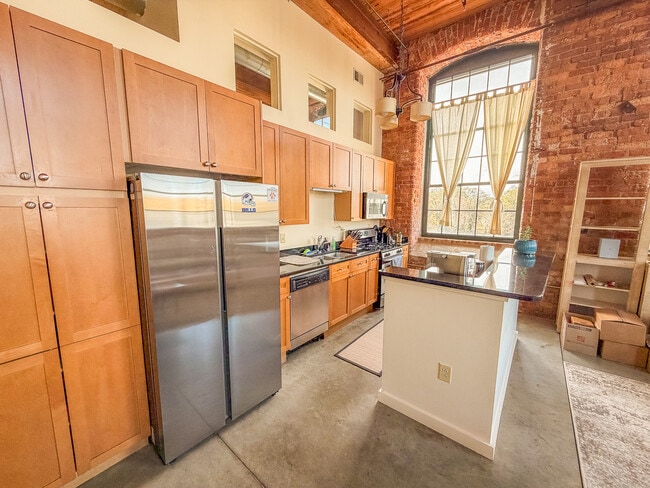 Building Photo - 328 Mills Ave